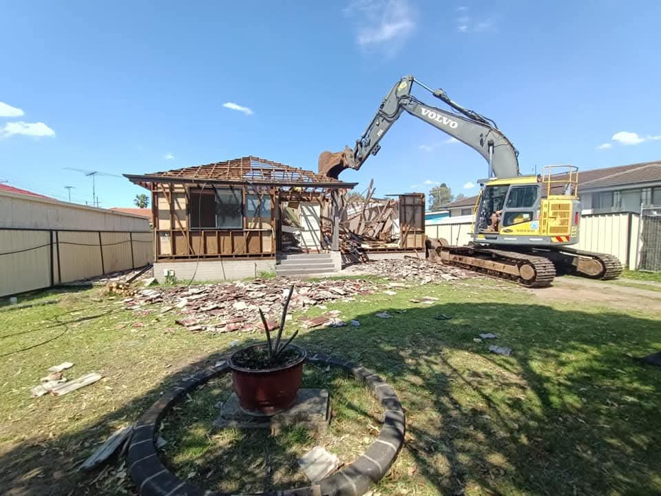 House teardown with Volvo excavator